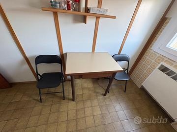 Tavolo da cucina e 2 sedie pieghevoli