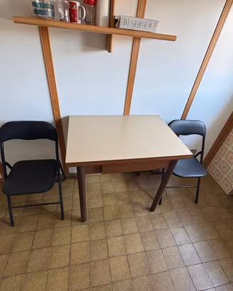 Tavolo da cucina e 2 sedie pieghevoli