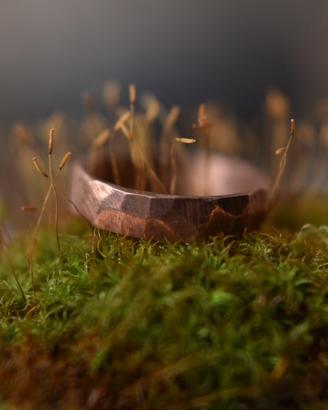 Annello in rame lavorato a mano