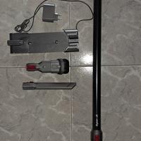 Scopa elettrica Dyson V8 - con accessori