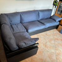 Divano angolare in tessuto blu – comodo e spazioso