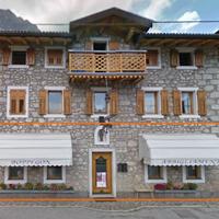 Storico negozio completamente arredato