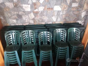 tavoli e sedie da giardino in blocco