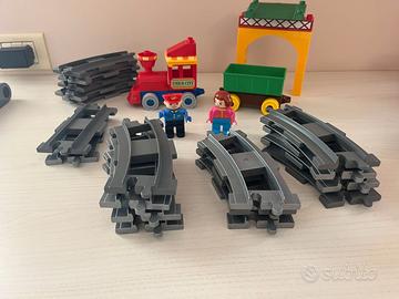 LEGO DUPLO - TRENO CON BINARI