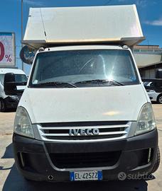 Iveco Daily con sponda caricatrice
