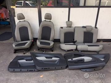 Sedili Fiat Grande Punto 2006 5P grigio chiaro/sc