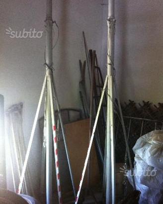 Coppia Piedistalli supporti luci con tiranti