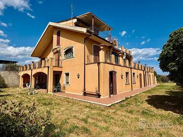 Villa Singola con piscina S.Agata li Batiati