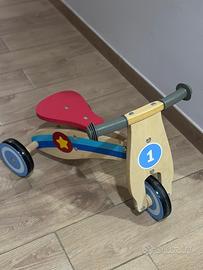 Triciclo di legno