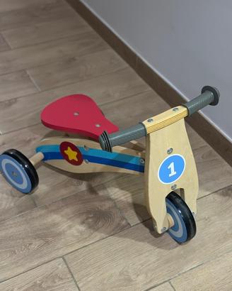 Triciclo di legno