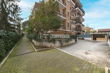 CASSIA-SAN GODENZO QUADRILOCALE CON POSTO AUTO