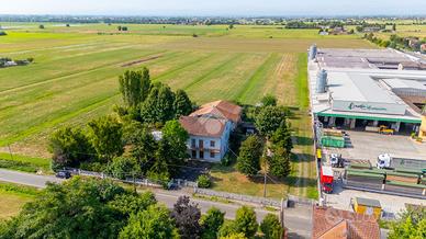 CASA SEMINDIPENDENTE A CASTELNOVO DI SOTTO