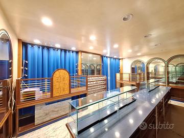 STORICO NEGOZIO IN VIA ANGELI