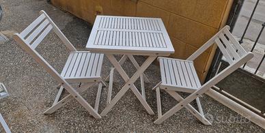 Tavolino richiudibile con due sedie