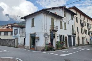 Palazzo / Stabile di 1390 m² a Mandello del Lario