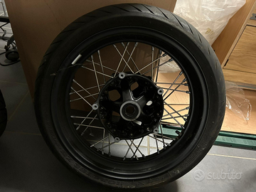 Pneumatico 120/70R17 con cerchio BMW