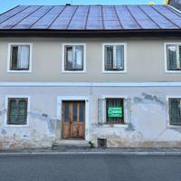 CASA DI TESTA DA RISTUTTURARE CON CORTE ESTERNA...