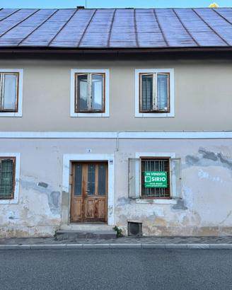 CASA DI TESTA DA RISTUTTURARE CON CORTE ESTERNA...