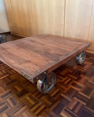 Tavolo basso con ruote in teak