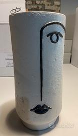 Vaso nuovo con disegno stilizzato