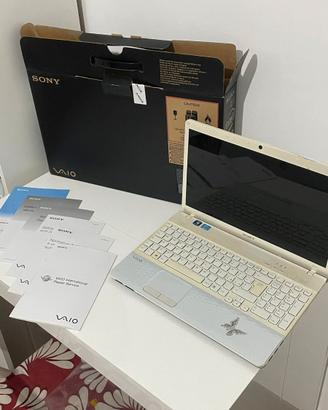 Sony VAIO 15.5" Bianco - i5, 4GB RAM, 500GB - Comp