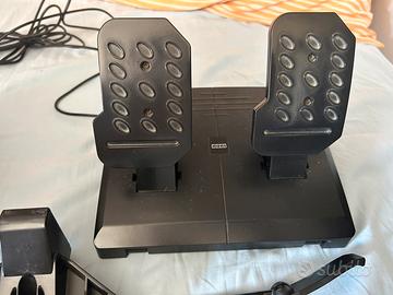 Volante con pedaliera Hori