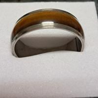 Anello in acciaio inox con inserto color ambra