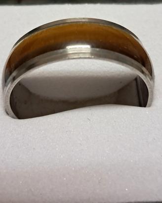 Anello in acciaio inox con inserto color ambra