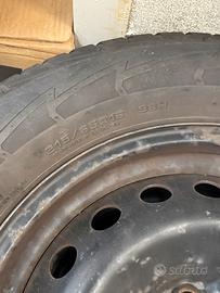 Goodyear Invernali 215/65 R16 con Cerchi