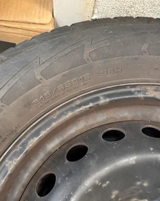 Goodyear Invernali 215/65 R16 con Cerchi