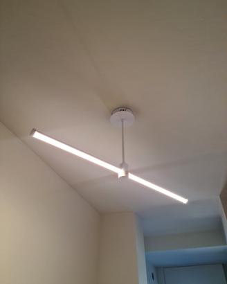 Luce LED a soffitto_Lampadario moderno lineare