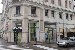 AMPIO LOCALE COMMERCIALE VARIE POSSIBILITA'