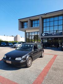 Volkswagen Golf 1.4 16V cat 5 porte Air Ok neopate