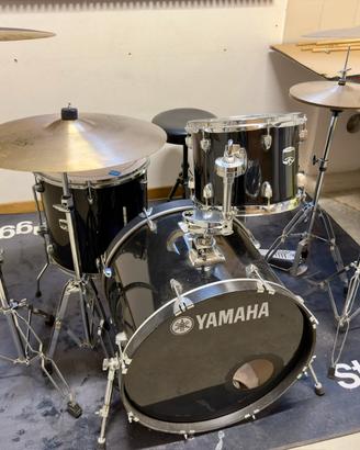 Batteria YAMAHA completa di piatti