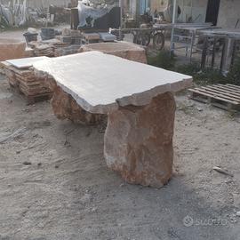 tavolo in pietra