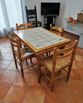 tavolo  allungabile con piastrelle in ceramica più