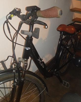 Bicicletta elettrica usata, praticamente nuo