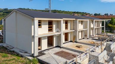 VILLA A SCHIERA A SOAVE