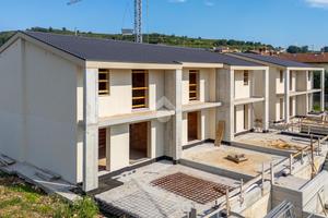 VILLA A SCHIERA A SOAVE