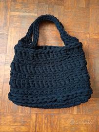 Borsa nera all'uncinetto