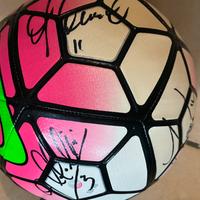 Pallone serie A firmato dai giocatori della juve