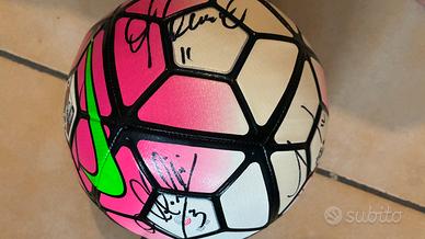 Pallone serie A firmato dai giocatori della juve
