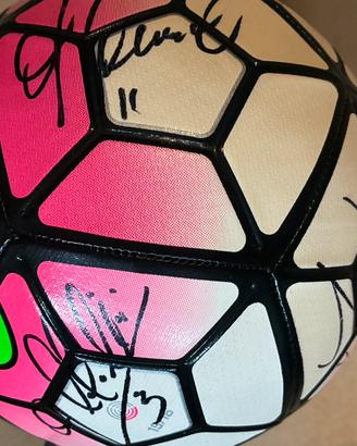 Pallone serie A firmato dai giocatori della juve