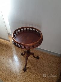 Tavolino tondo portaoggetti