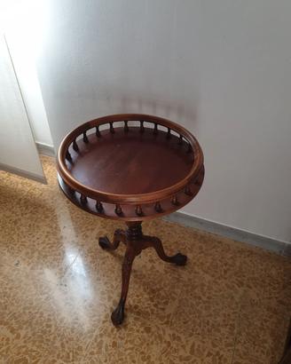 Tavolino tondo portaoggetti