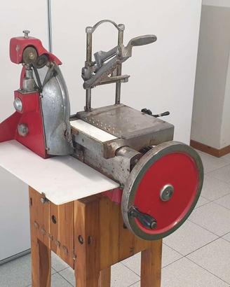 Affettatrice manuale da restaurare