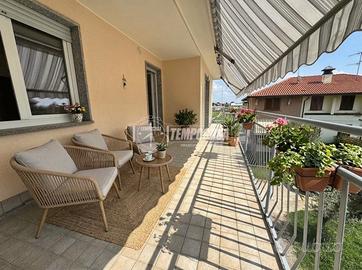 PORZIONE DI BIFAMILIARE CON GIARDINO E TERRAZZO