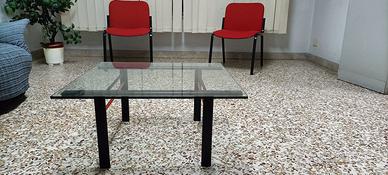 tavolinetto di vetro basso e 4 sedie