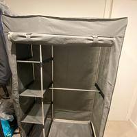 Armadio grigio in stoffa