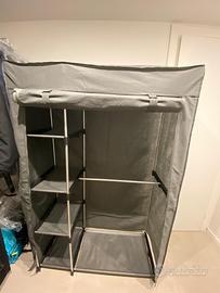 Armadio grigio in stoffa